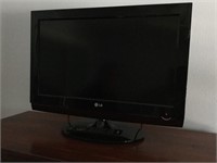 LG Flat Screen TV with DVD Player w/remote