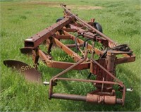 MASSEY-FERGUSON 6 BOTTOM, 3PT SEMI-MOUNT PLOW