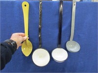 4 old enamelware pcs (dippers & large spoon)