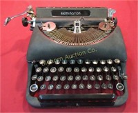 Vintage Remington Typewriter: Deluxe Model 5