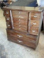 Vintage 5 drawer dresser
