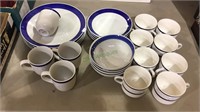 Set of 24 pieces of blue and white china ,