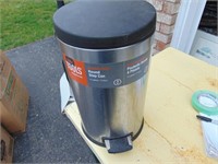 Round Step Garbage Can