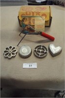 Nordic Ware,  2 Molds per Dip Rosette Iron and Tim