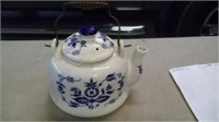 Ceramic tea pot made in Japan Armbee Company