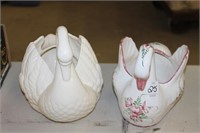 TWO SWAN PLANTERS