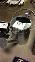 1 LOT WATERING CAN