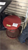 1 LOT WIRE STOOL