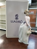 LLADRO PORCELAIN FIGURINE 7622 "BASKET OF LOVE"