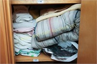 Lot: towels and blankets