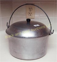 Majestic heavy aluminum kettle with lid