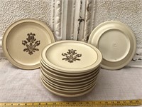 12 Vintage Pfaltzgraff  Dinner Plates / Village