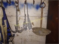 GRAPPLE HOOK AND TWO ANCHORS