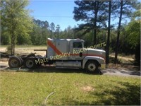 1993 FREIGHTLINER TRUCK WITH SLEEPER CAB