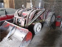 IH 300 tractor, Utility, Hydraulic Loader, W/F