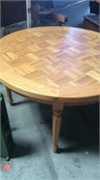Round dinette table