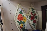 DECORATIVE WALL PLAQUES