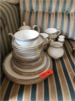 Made in England Dish Set - 29 Pieces