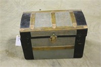 Vintage Trunk, Approx 28"x16"x18"
