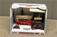 ERTL International 826 Toy Tractor