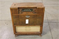 Vintage Radio, Unknown Condition