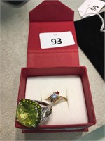 LADIES RING-DRESS RING-LIME GREEN WITH CRYSTALS?