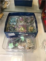 PLASTIC BOX WITH A SELECTION OF PEARL