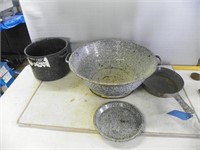 qty of grey and white breadpan fry pan, etc