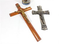 2 crucifix: bois et laiton + métal