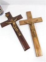 2 crucifix en bois et métal
