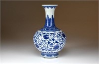 CHINESE BLUE & WHITE PORCELAIN BOTTLE VASE