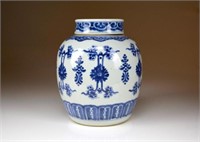 CHINESE BLUE & WHITE PORCELAIN COVERED JAR