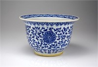 CHINESE BLUE AND WHITE PORCELAIN PLANTER