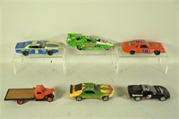MIXED LOT OF FIVE 1:24 SCALE DIECAST MODEL CARS
