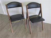 2 STAKMORE FOLDING CHAIRS