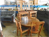 Round oak table & 6 chairs (no board)