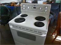 Inglis 30" electric stove very nice & clean