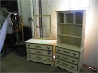 Dresser (no glass  in mirror), chest drawers