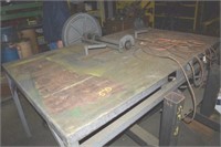 ELECTRIC TABLE SAW ON LARGE WOOD TABLE