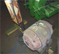 UNICLOSED MOTOR ON STAND