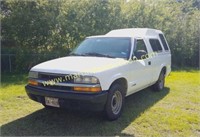 1998 Chevrolet S-10 Truck w Camper Top