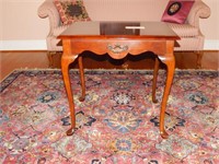 Queen Ann Style Table with Pull Out Leaves