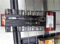 Husky 17 PC Socket and Wrench Set
