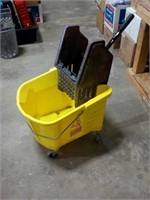 Commercial mop bucket