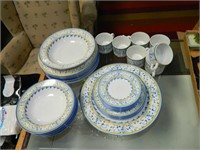 Signature Housewares Inc Stoneware Blue & Yellow