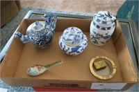 Lot, assorted oriental porcelain ginger jars