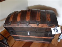 ANTIQUE CAMELBACK TRUNK WITH TRAY 28"X32"X18"