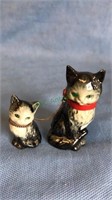 Goebel cat with kitten in a chain that attaches