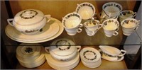 Extensive Wedgwood "Pembroke"dinner set