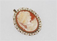 Cameo brooch / pendant with gold filigree surround